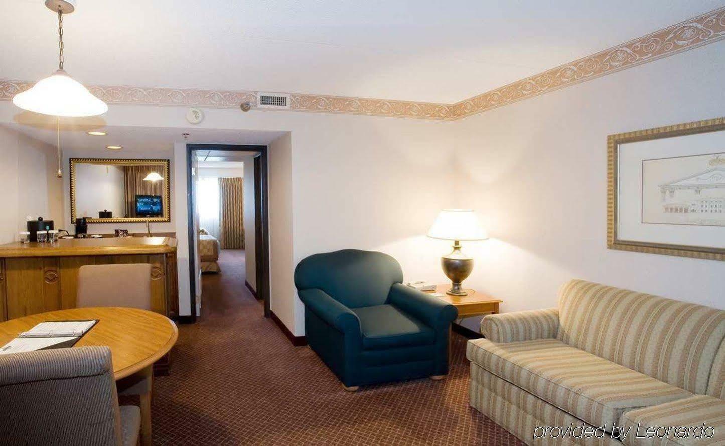 Embassy Suites By Hilton Chicago Schaumburg Woodfield Esterno foto